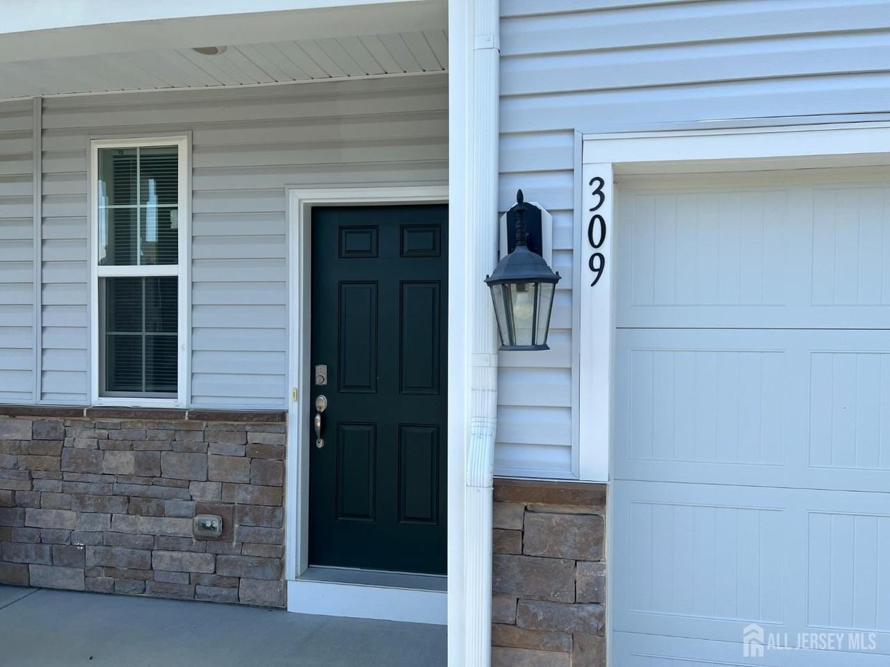 309 Mazzeo Dr - Photo 3 of 24