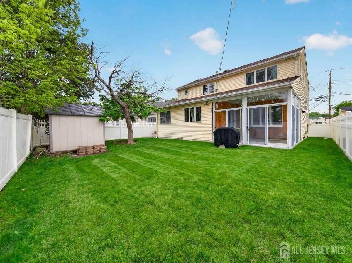 95 Pine St - Photo 3 of 39