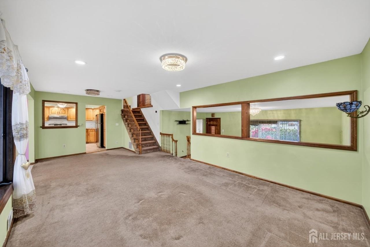 95 Pine St - Photo 5 of 39