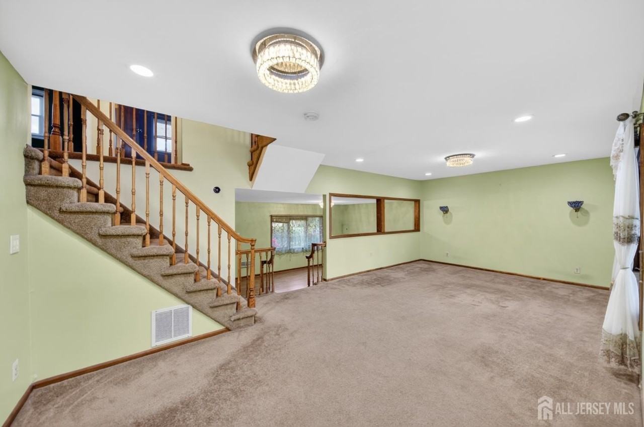 95 Pine St - Photo 7 of 39