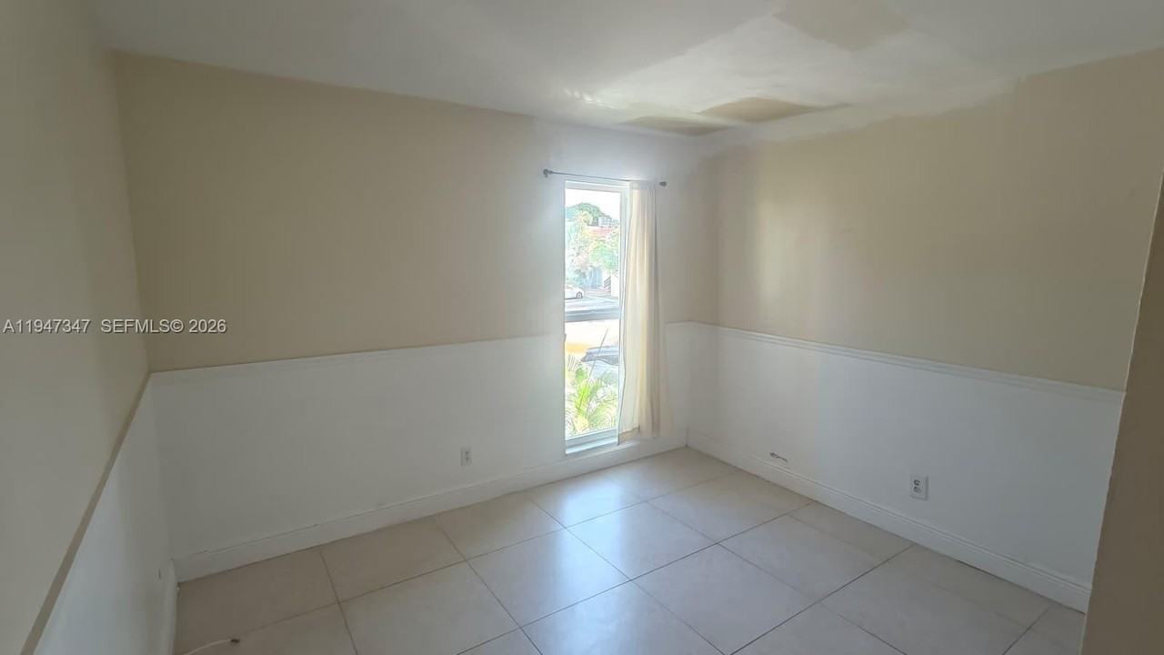 5214 Ne 6th Ave - Photo 6 of 7