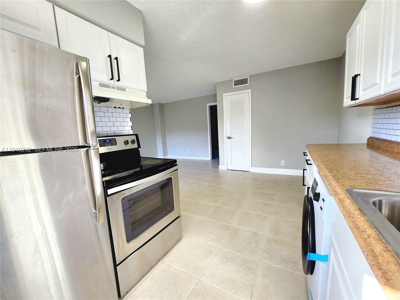 190 Sw 15th St - Photo 4 of 8