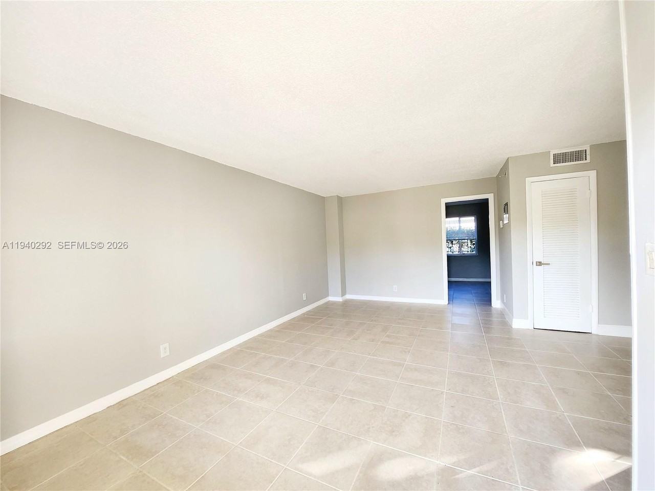 190 Sw 15th St - Photo 5 of 8