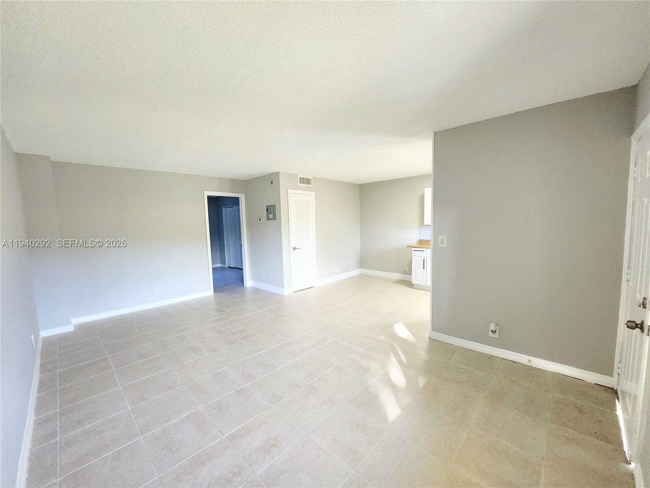 190 Sw 15th St - Photo 6 of 8