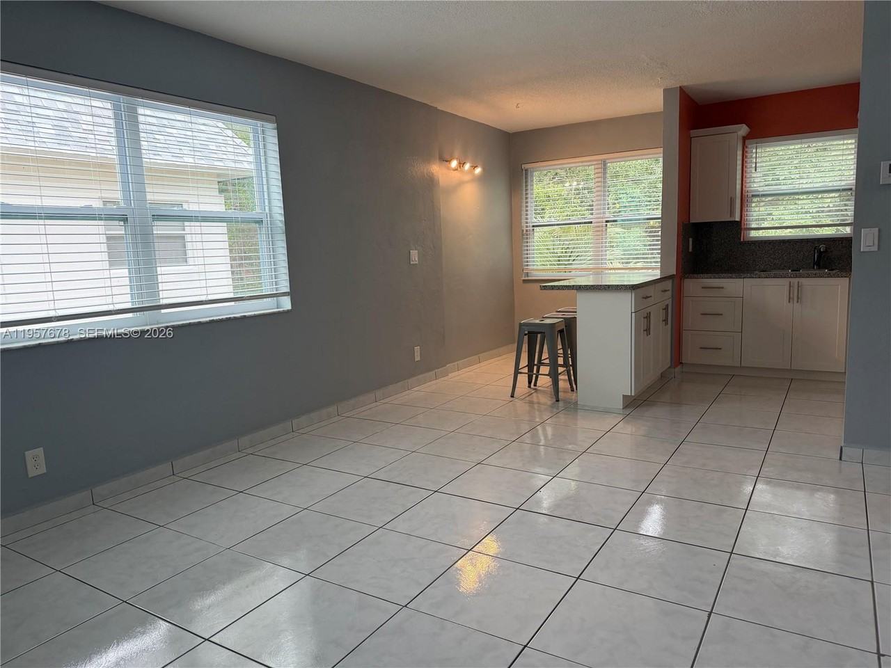 333 Sw 2nd Ct - Photo 2 of 8