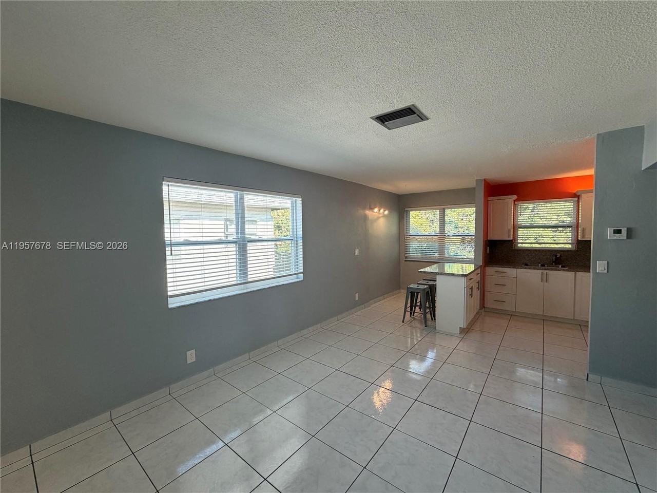 333 Sw 2nd Ct - Photo 5 of 8