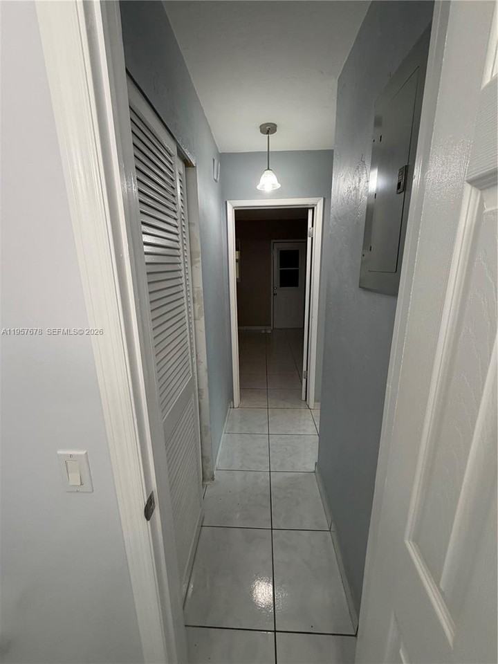 333 Sw 2nd Ct - Photo 6 of 8