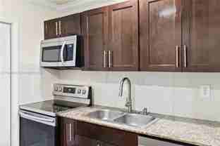 440 Ne 30th St - Photo 1 of 1