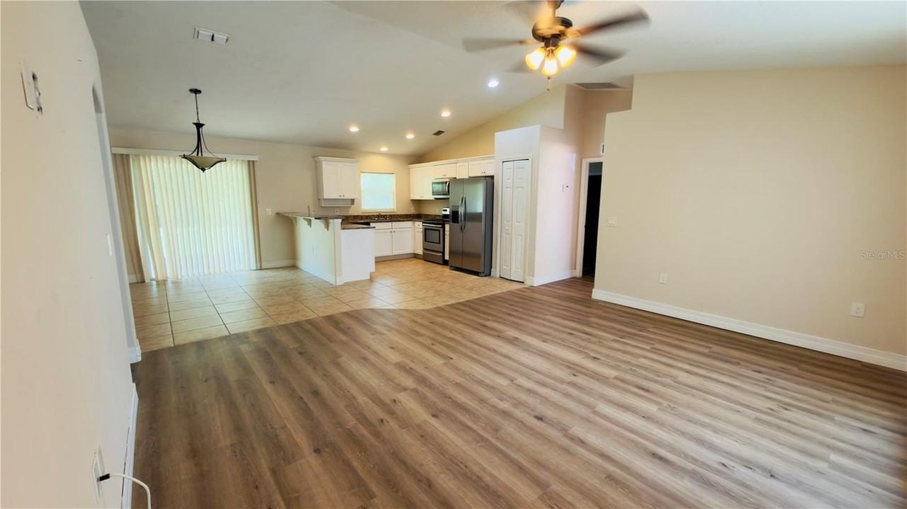 200 Breakwater St Se - Photo 3 of 16