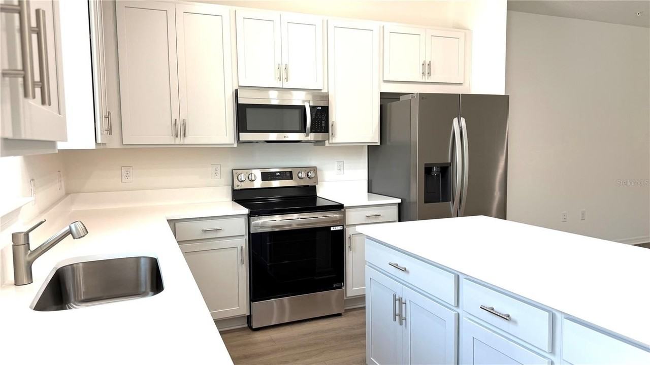 706 Blissful Gardens Way - Photo 3 of 30
