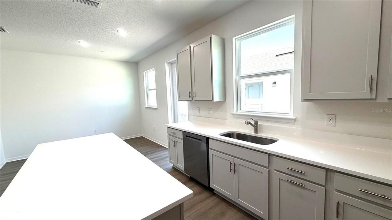 706 Blissful Gardens Way - Photo 6 of 30