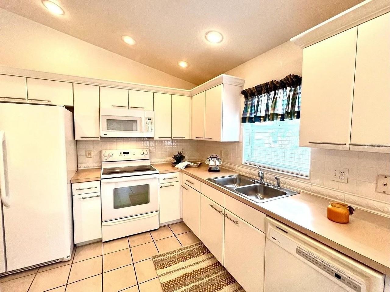 1485 Donegan Rd - Photo 3 of 13