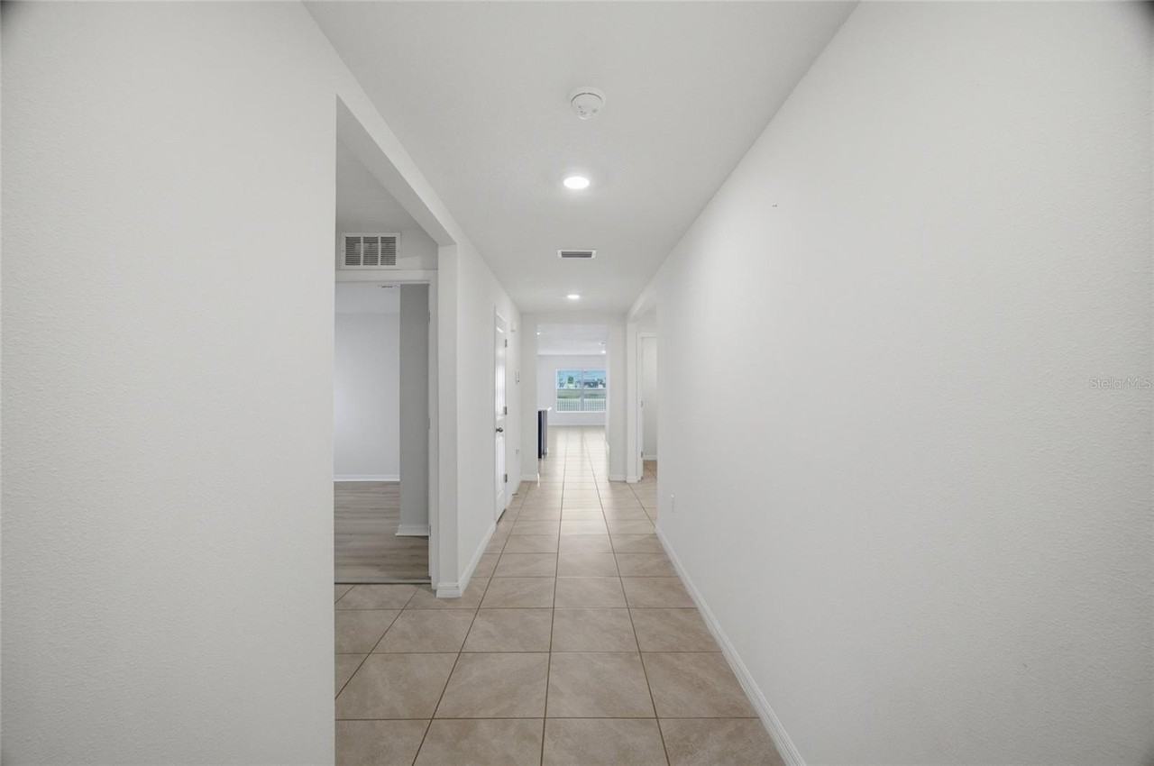 2812 Gumbo Limbo Dr - Photo 2 of 36