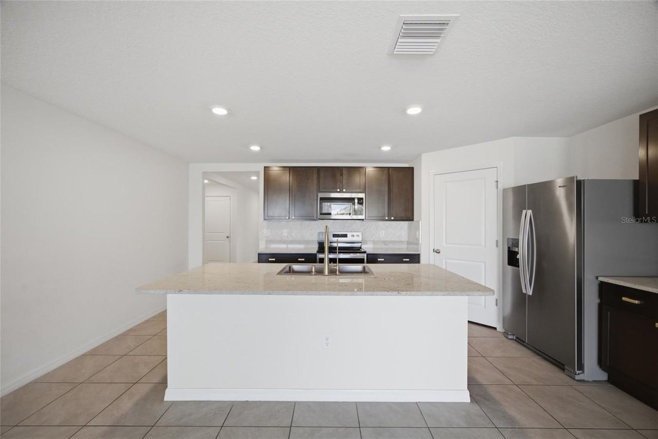 2812 Gumbo Limbo Dr - Photo 3 of 36