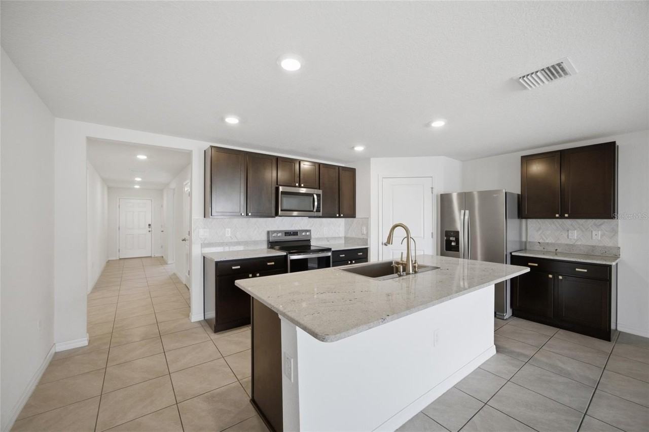 2812 Gumbo Limbo Dr - Photo 4 of 36