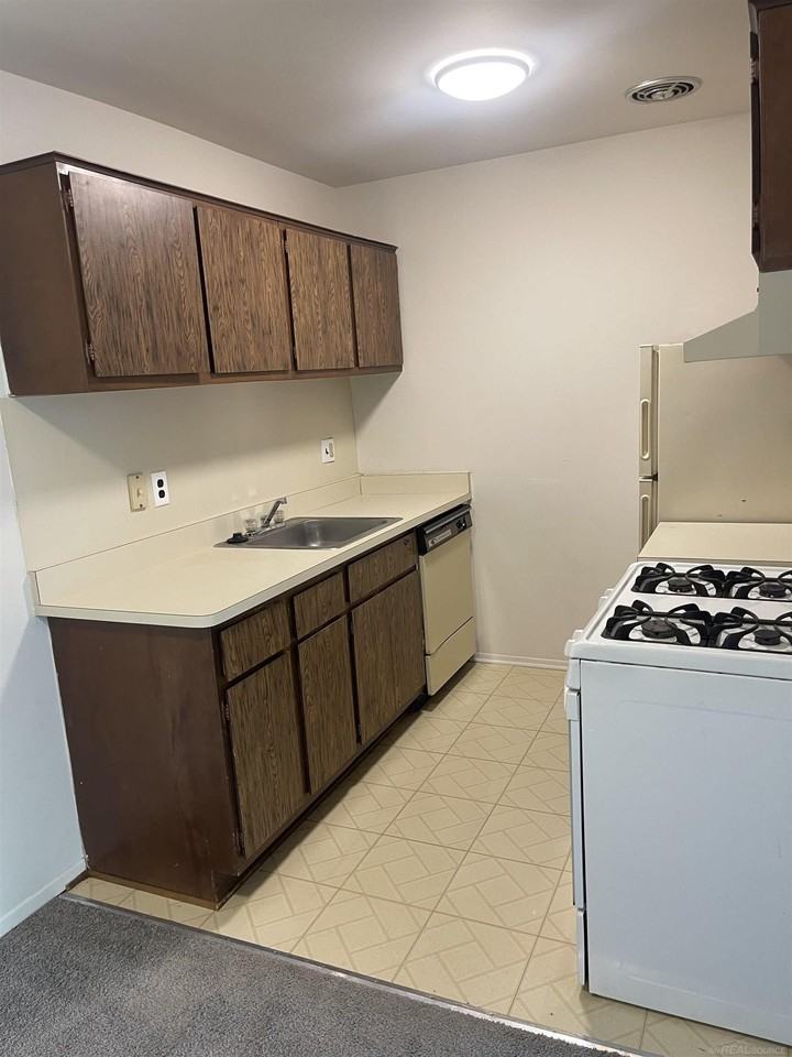 38210 Fairway Ct - Photo 3 of 13