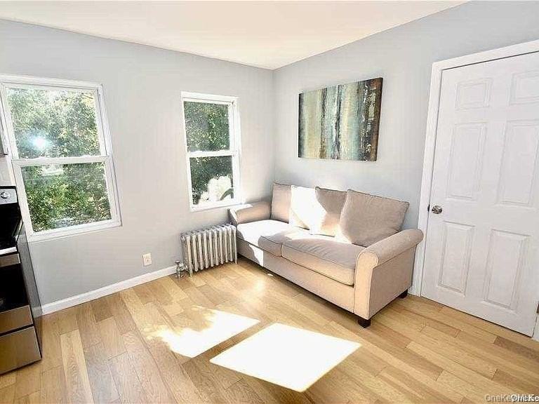 980 Thomas Ave - Photo 2 of 5