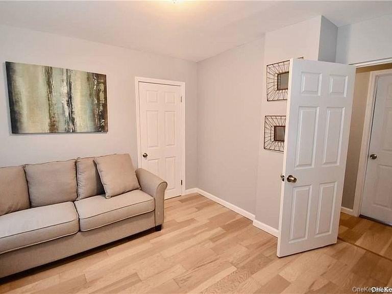 980 Thomas Ave - Photo 3 of 5