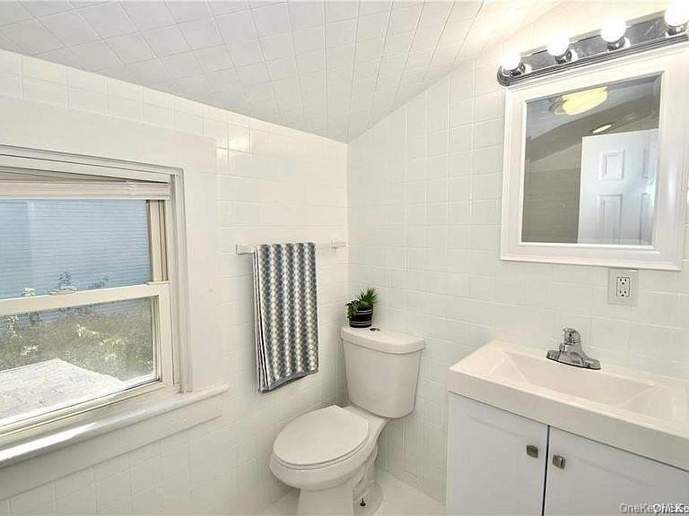 980 Thomas Ave - Photo 4 of 5