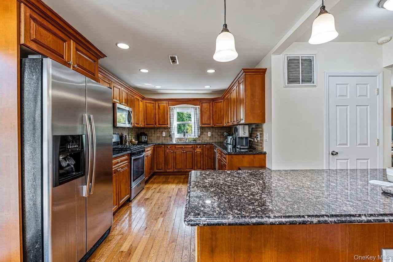 16 North St - Photo 5 of 17