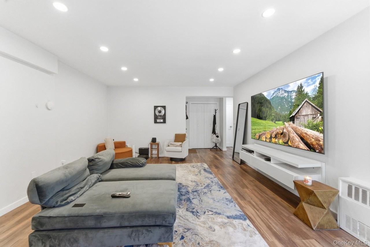 250 N Broadway #5B - Photo 2 of 34