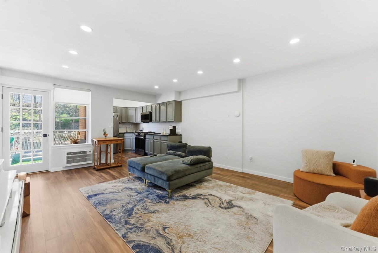 250 N Broadway #5B - Photo 5 of 34
