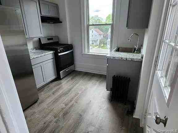 457 Main St #4 - Photo 2 of 9