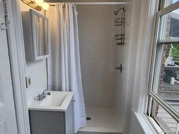 457 Main St #4 - Photo 4 of 9