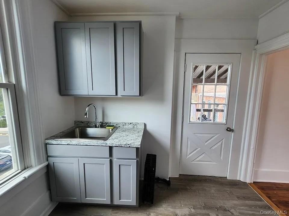 457 Main St #4 - Photo 5 of 9