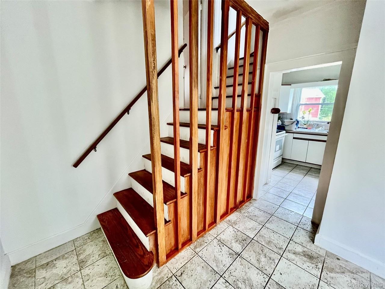 87 S Kensico Ave - Photo 3 of 6