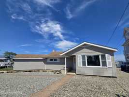 featured image of 106 E Granada Dr