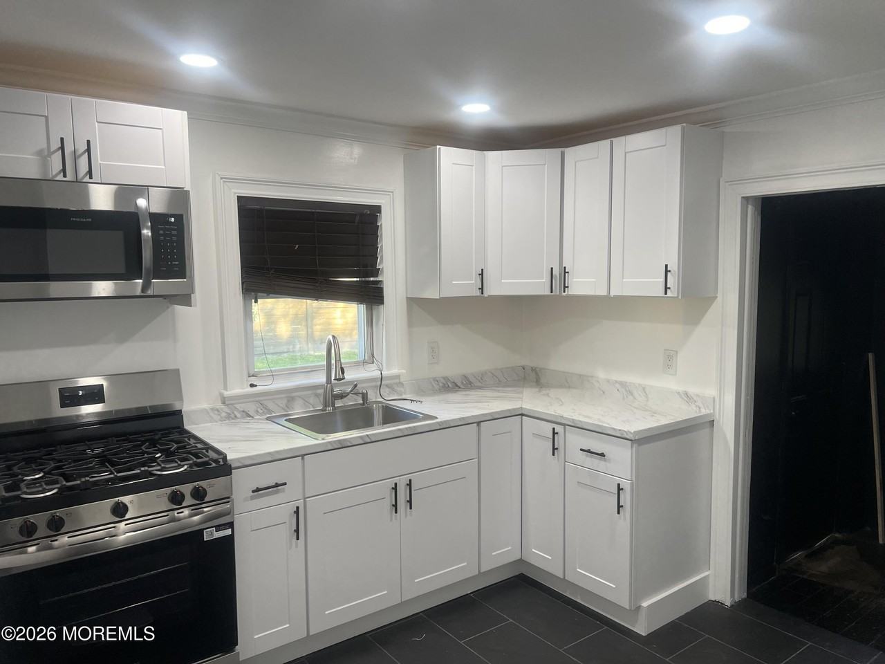 1224 Washington Ave - Photo 5 of 14