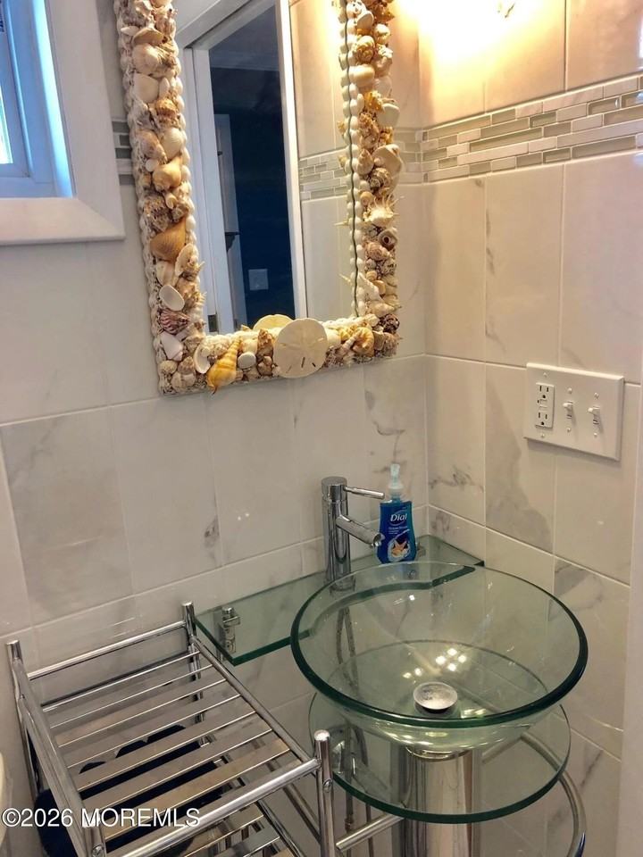 213 Washington Ave - Photo 5 of 17
