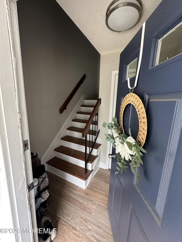 210 Tulip Ln - Photo 2 of 11