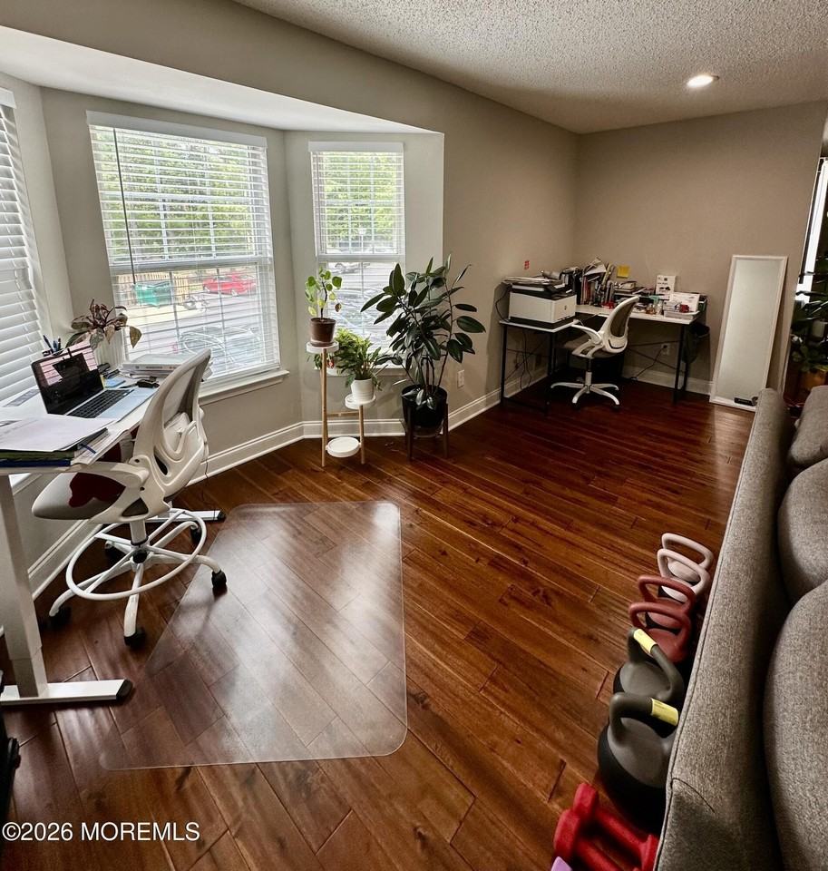 210 Tulip Ln - Photo 4 of 11