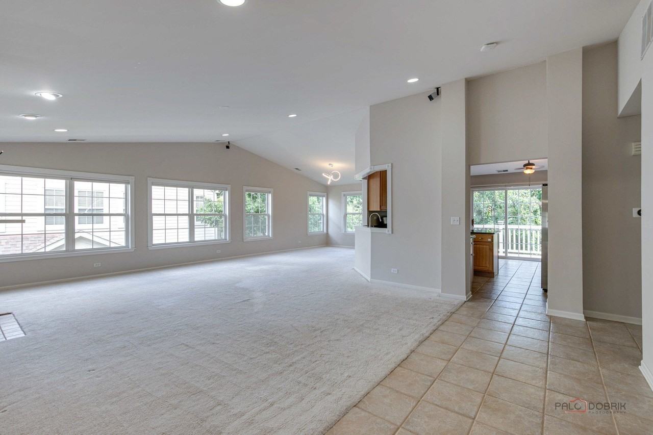 552 Saddlebrook Ln - Photo 5 of 31