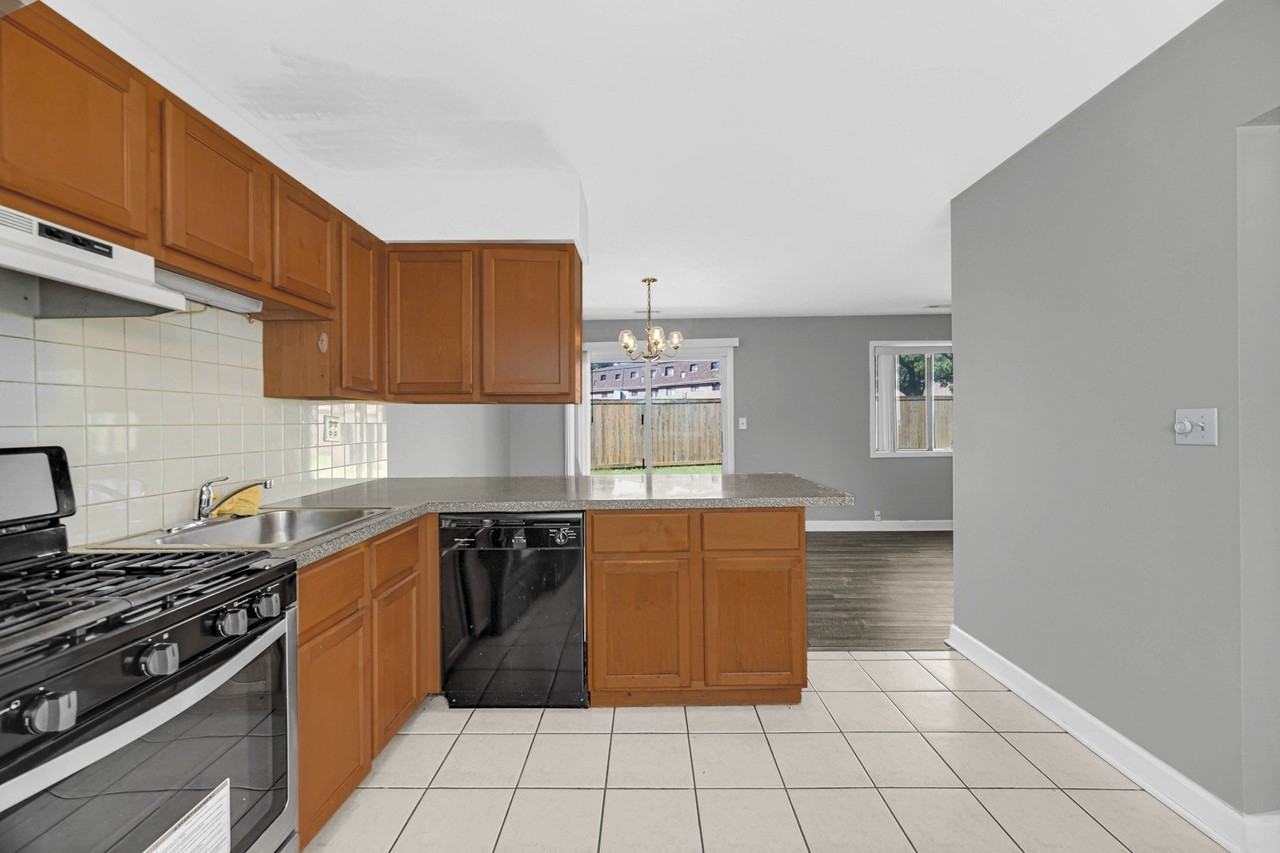 847 Oxford Pl #847 - Photo 7 of 27