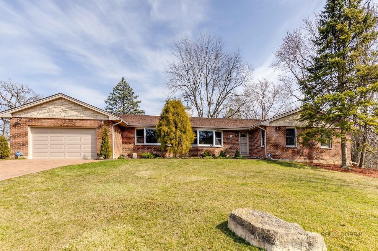 1447 Carol Ln - Photo 2 of 39