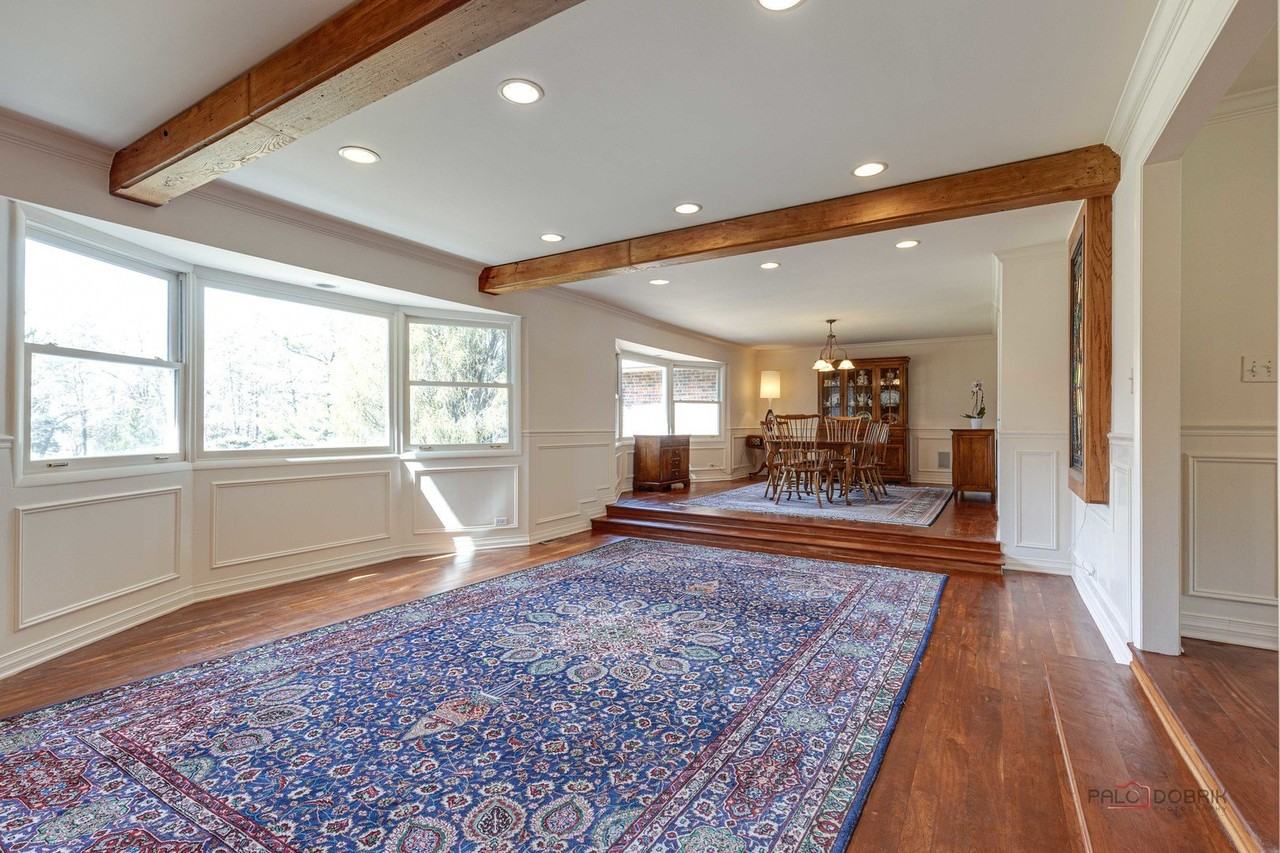 1447 Carol Ln - Photo 5 of 39