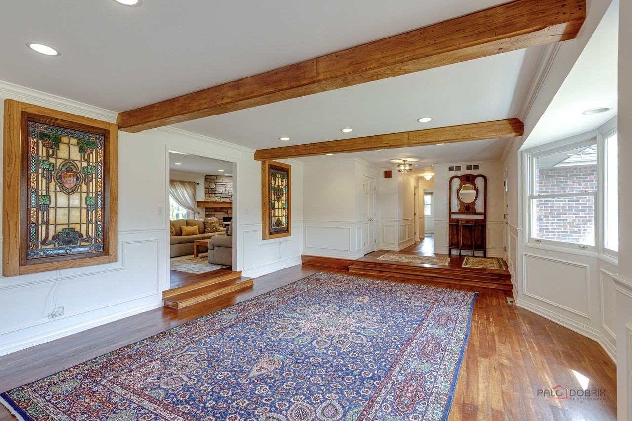 1447 Carol Ln - Photo 6 of 39
