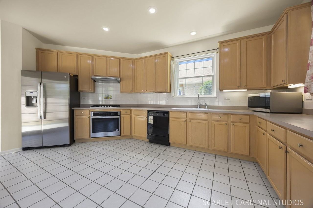 1602 Astor Ave - Photo 6 of 18