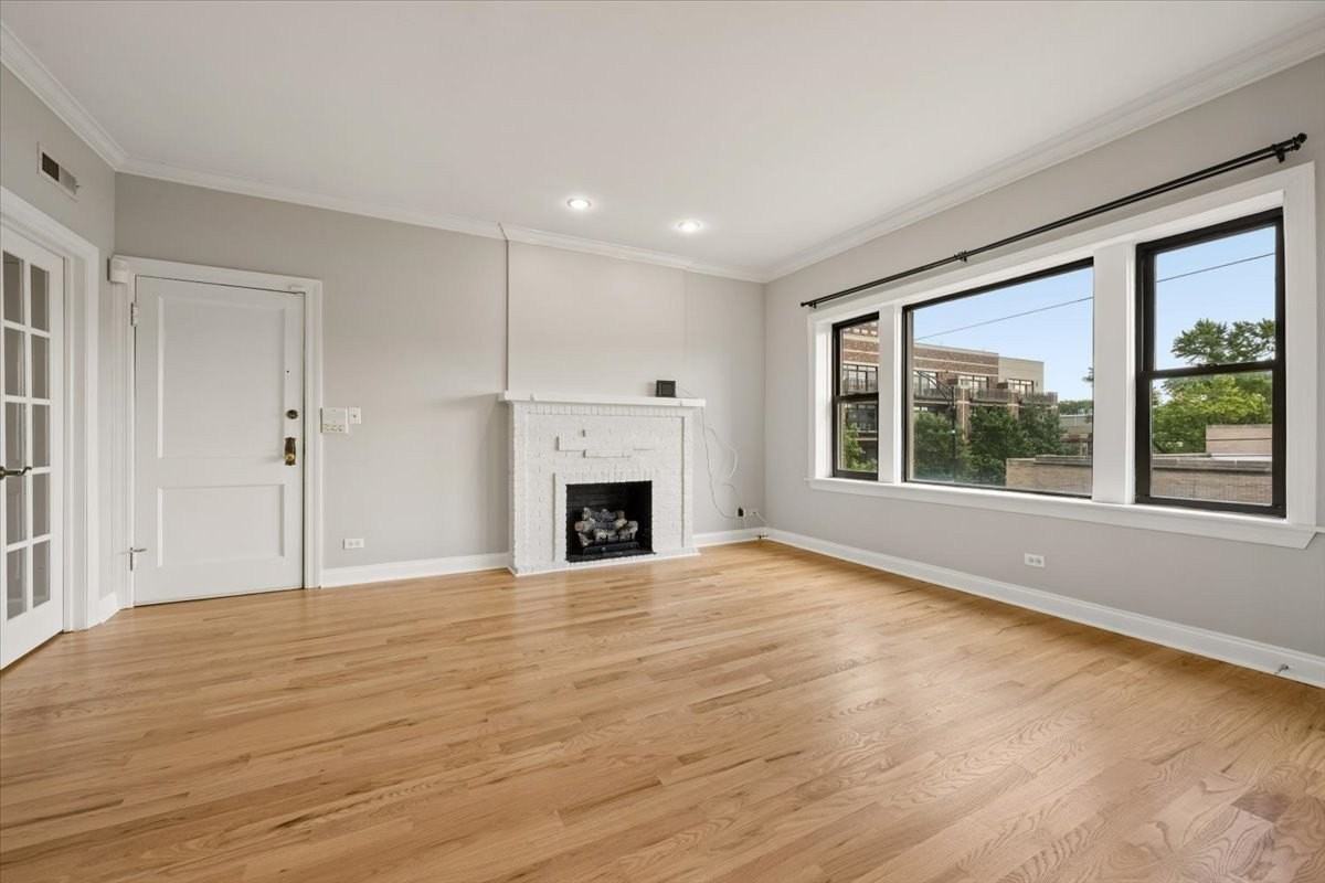 1340 W Irving Park Rd #3 - Photo 4 of 11