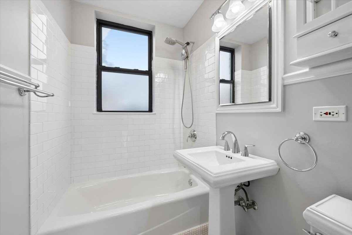 1340 W Irving Park Rd #3 - Photo 6 of 11
