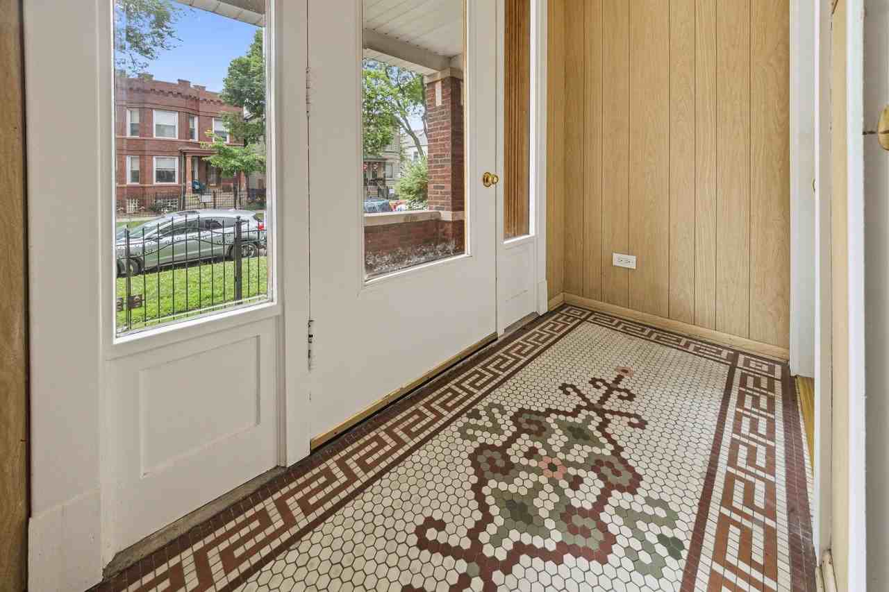 1648 N Saint Louis Ave #2 - Photo 3 of 41
