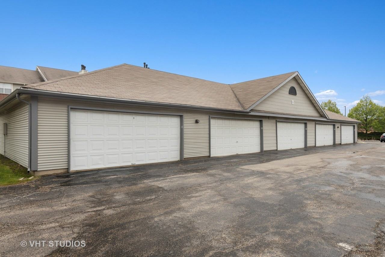 37 Kensington Cir #205 - Photo 3 of 40