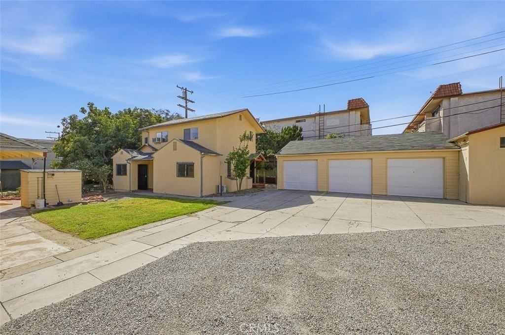 209 N Monterey St - Photo 3 of 16