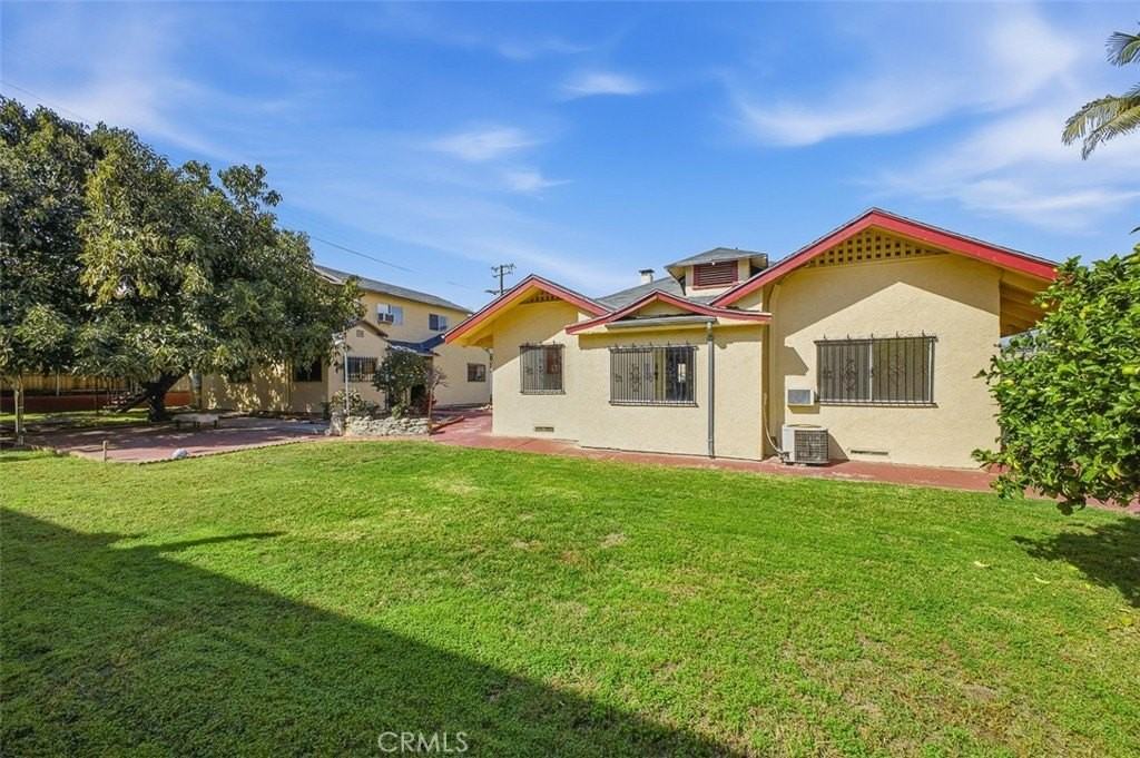 209 N Monterey St - Photo 6 of 16