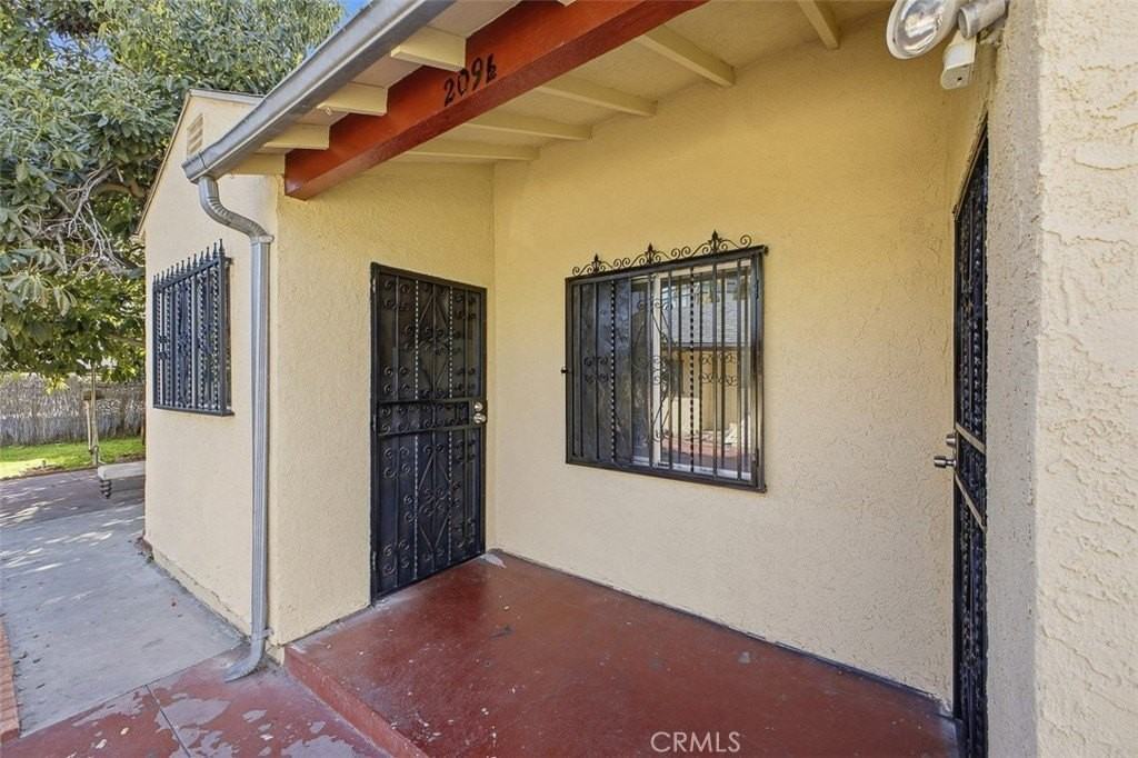 209 N Monterey 1/2 - Photo 5 of 19