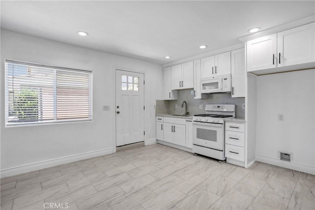 857 S Idyllwild Ave #2 - Photo 4 of 16