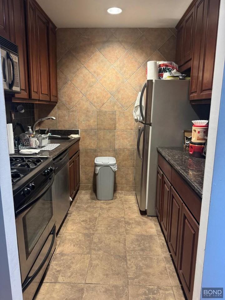 80 Elizabeth St - Photo 2 of 5